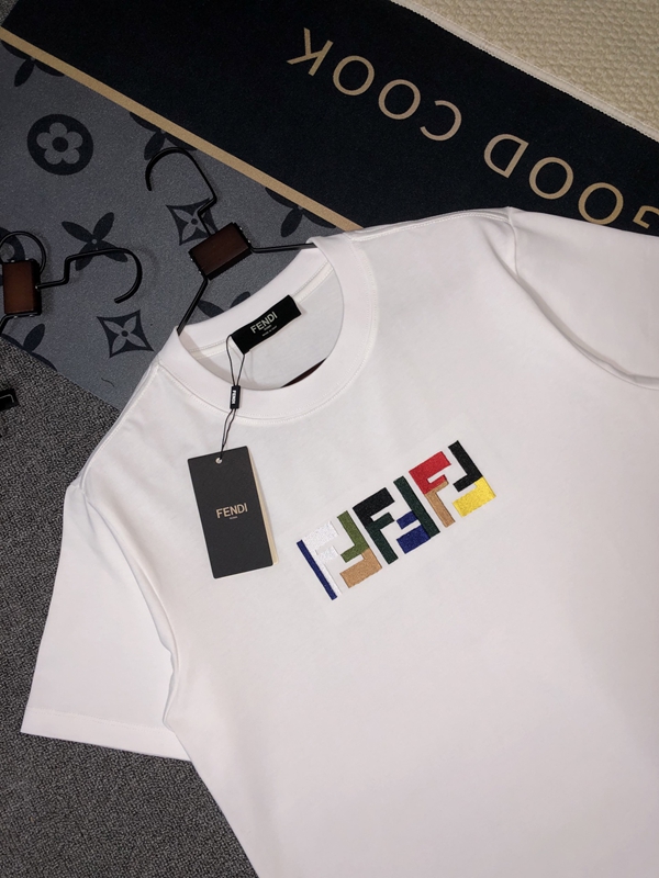 ブランドTシャツ側面デザイン